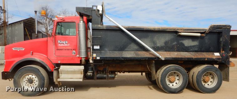 image for item DH4367 2002 Kenworth T800 dump truck