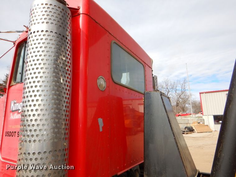 image for item DH4367 2002 Kenworth T800 dump truck