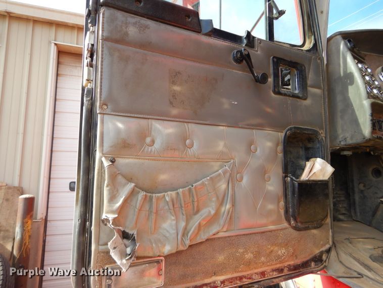 image for item DH4367 2002 Kenworth T800 dump truck