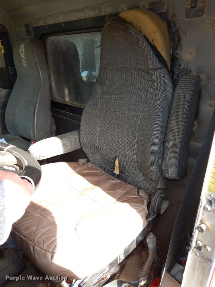 image for item DH4367 2002 Kenworth T800 dump truck