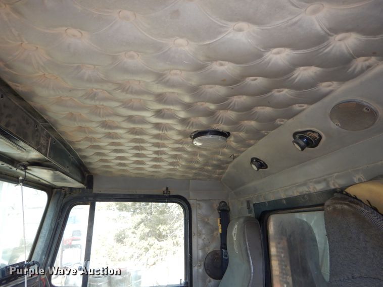 image for item DH4367 2002 Kenworth T800 dump truck