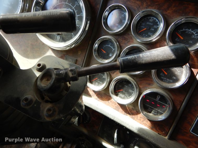 image for item DH4367 2002 Kenworth T800 dump truck