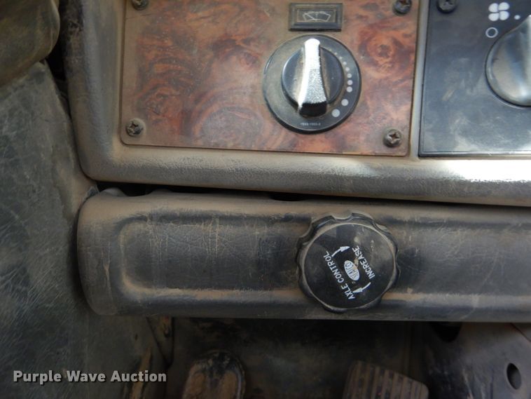 image for item DH4367 2002 Kenworth T800 dump truck