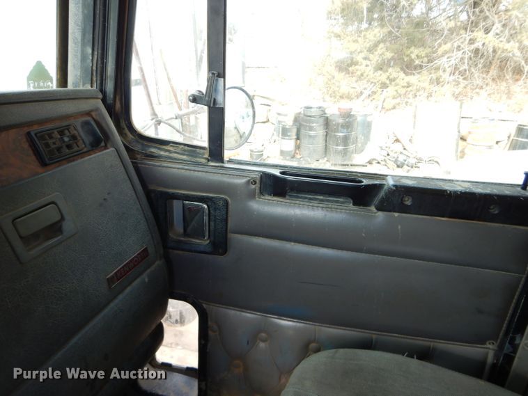 image for item DH4367 2002 Kenworth T800 dump truck