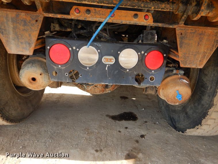 image for item DH4367 2002 Kenworth T800 dump truck