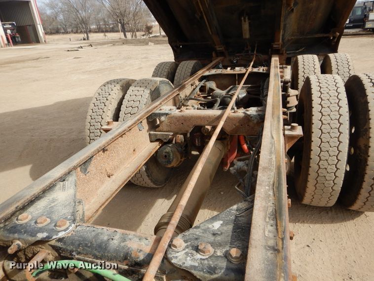 image for item DH4367 2002 Kenworth T800 dump truck