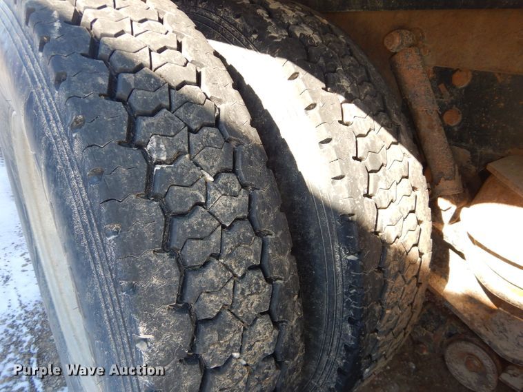 image for item DH4367 2002 Kenworth T800 dump truck