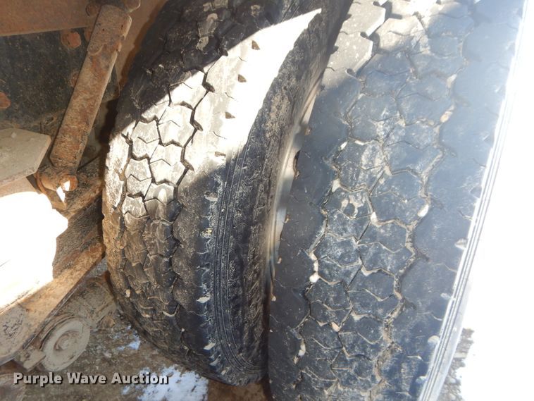 image for item DH4367 2002 Kenworth T800 dump truck