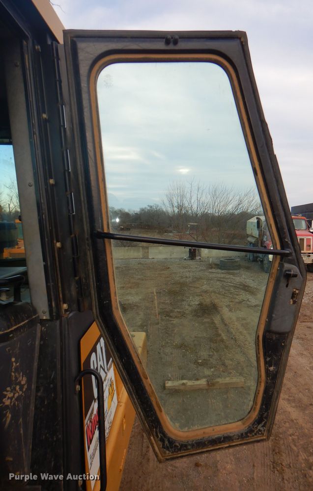 image for item DH4376 2005 Caterpillar 963C  crawler loader