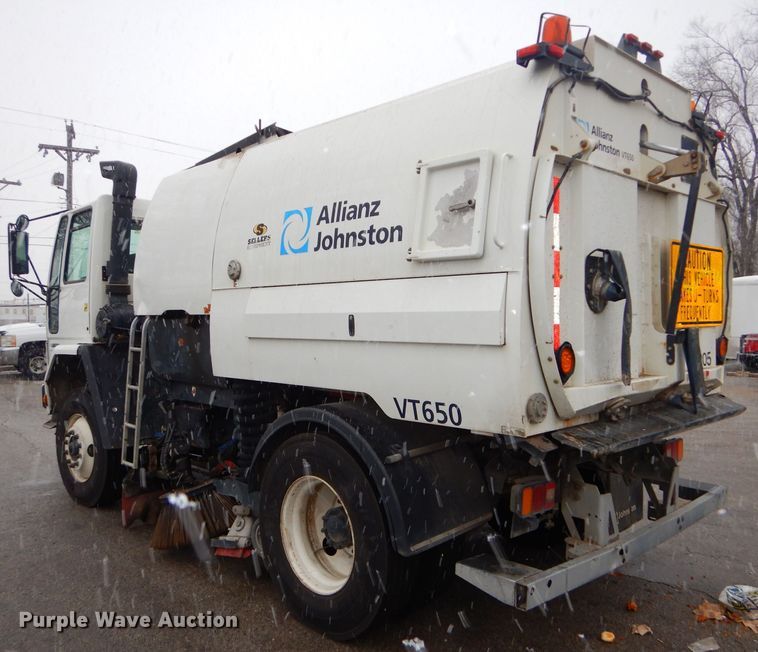 image for item DH4377 2007 Freightliner FC80 street sweeper truck