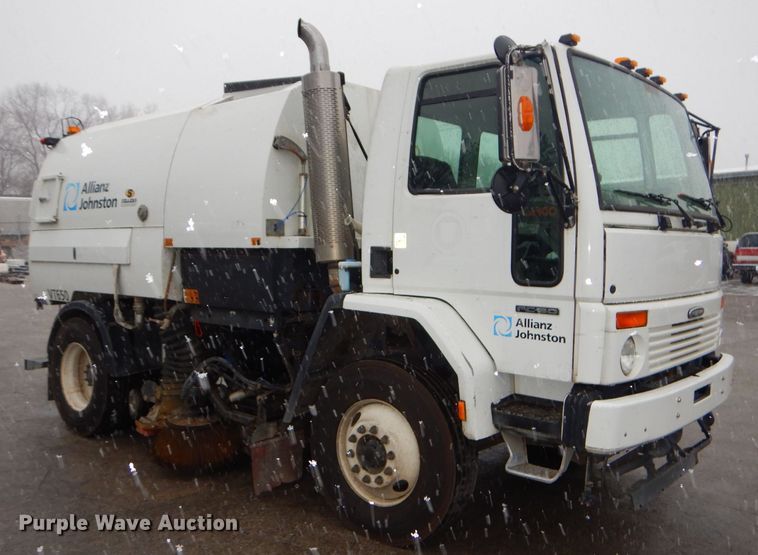 image for item DH4377 2007 Freightliner FC80 street sweeper truck