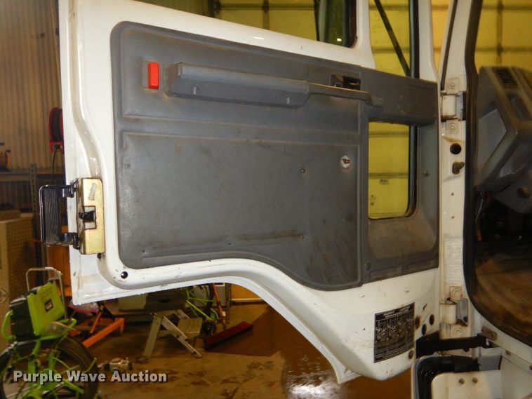 image for item DH4377 2007 Freightliner FC80 street sweeper truck