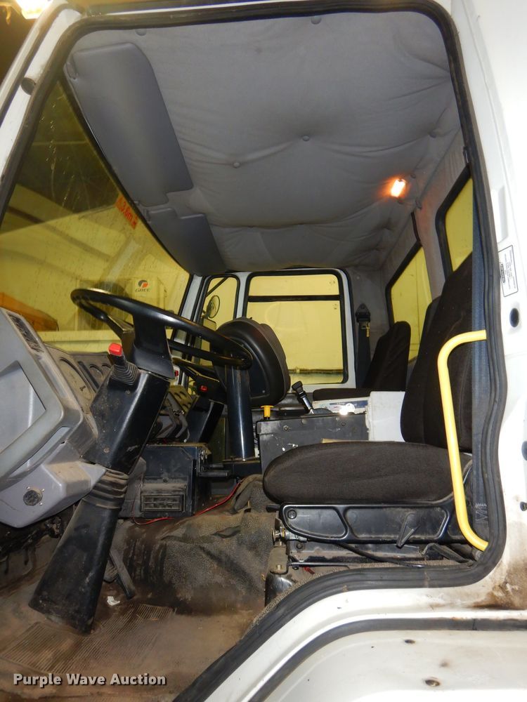 image for item DH4377 2007 Freightliner FC80 street sweeper truck