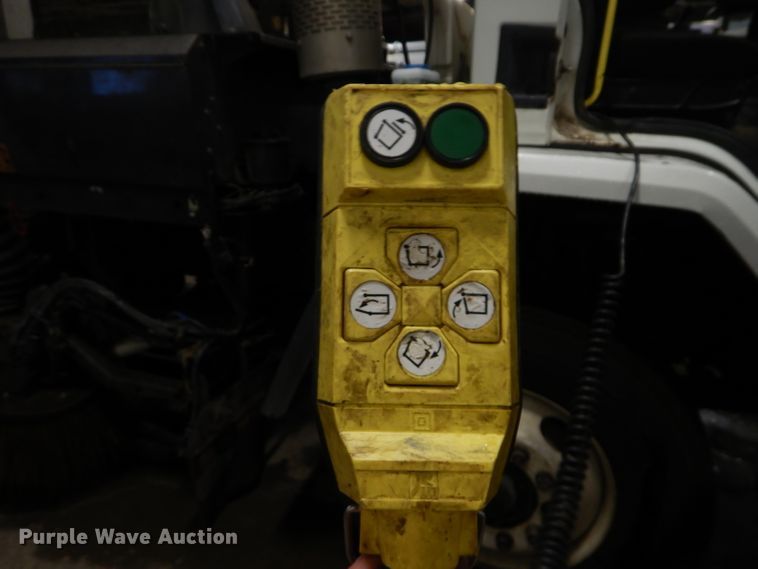 image for item DH4377 2007 Freightliner FC80 street sweeper truck