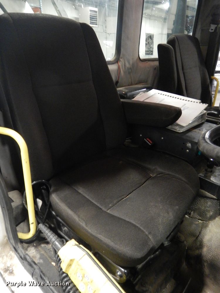 image for item DH4377 2007 Freightliner FC80 street sweeper truck