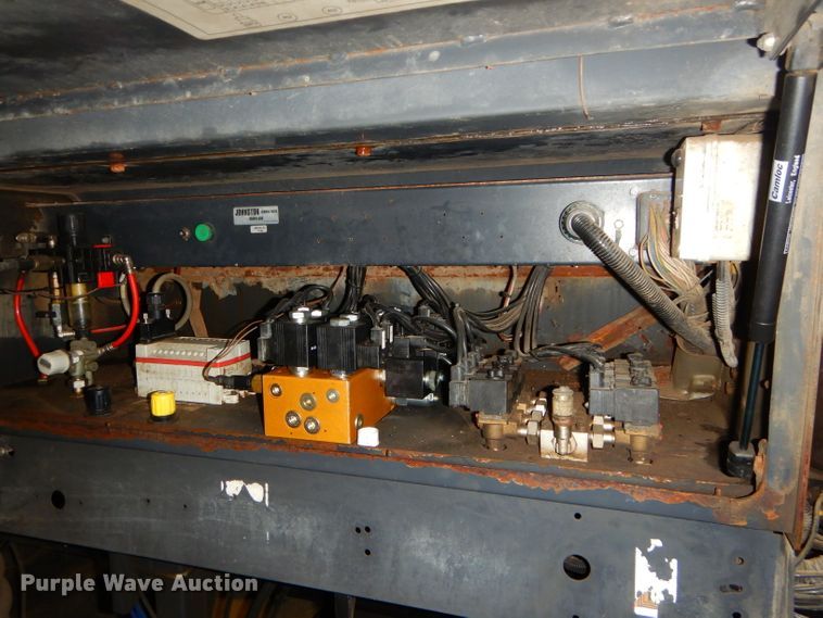 image for item DH4377 2007 Freightliner FC80 street sweeper truck