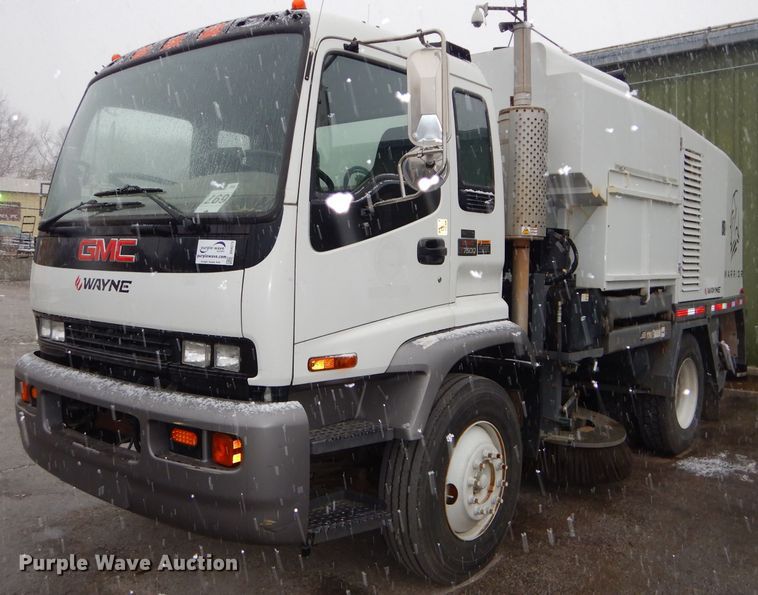 image for item DH4379 2004 GMC T7500 street sweeper truck