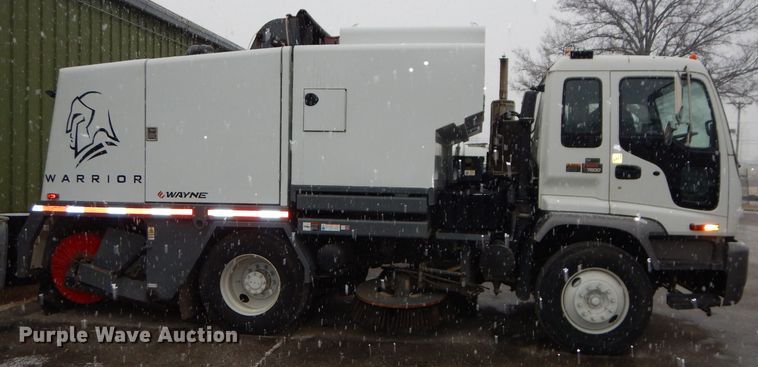 image for item DH4379 2004 GMC T7500 street sweeper truck