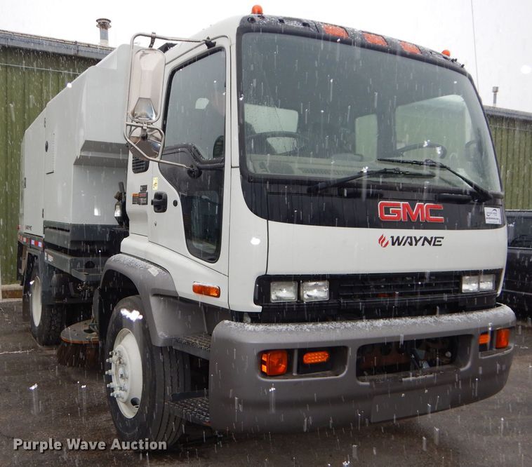 image for item DH4379 2004 GMC T7500 street sweeper truck