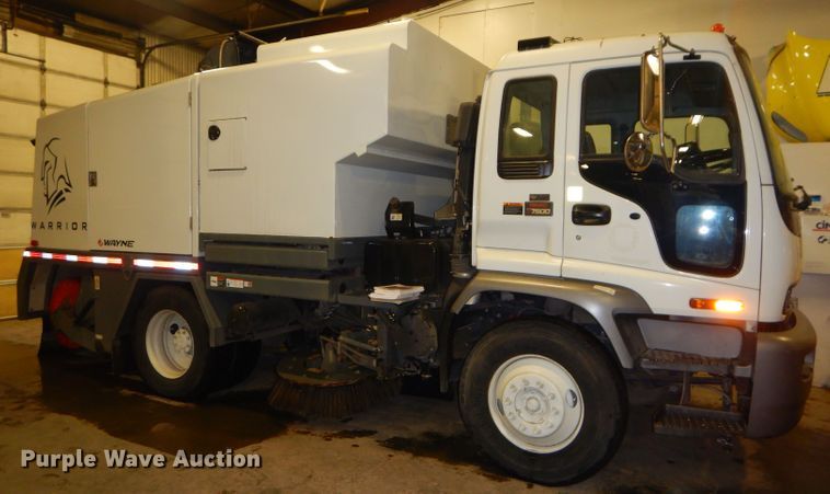 image for item DH4379 2004 GMC T7500 street sweeper truck