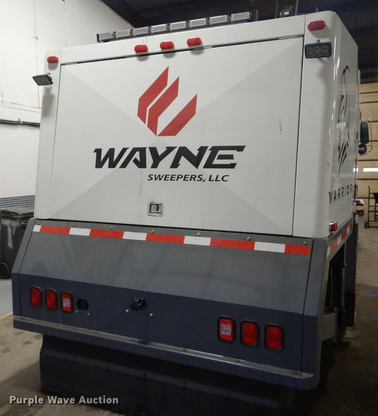 image for item DH4379 2004 GMC T7500 street sweeper truck