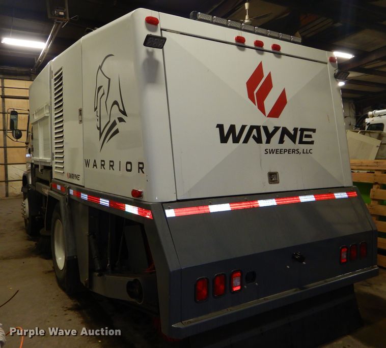 image for item DH4379 2004 GMC T7500 street sweeper truck