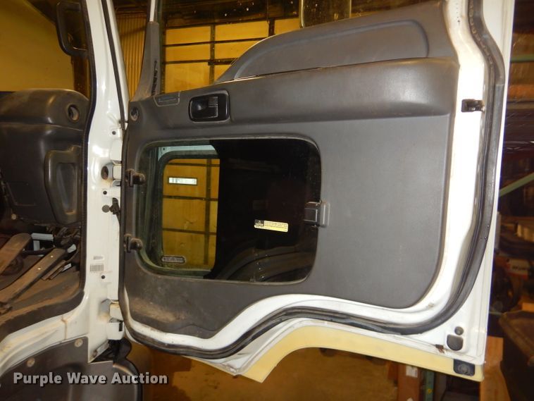 image for item DH4379 2004 GMC T7500 street sweeper truck