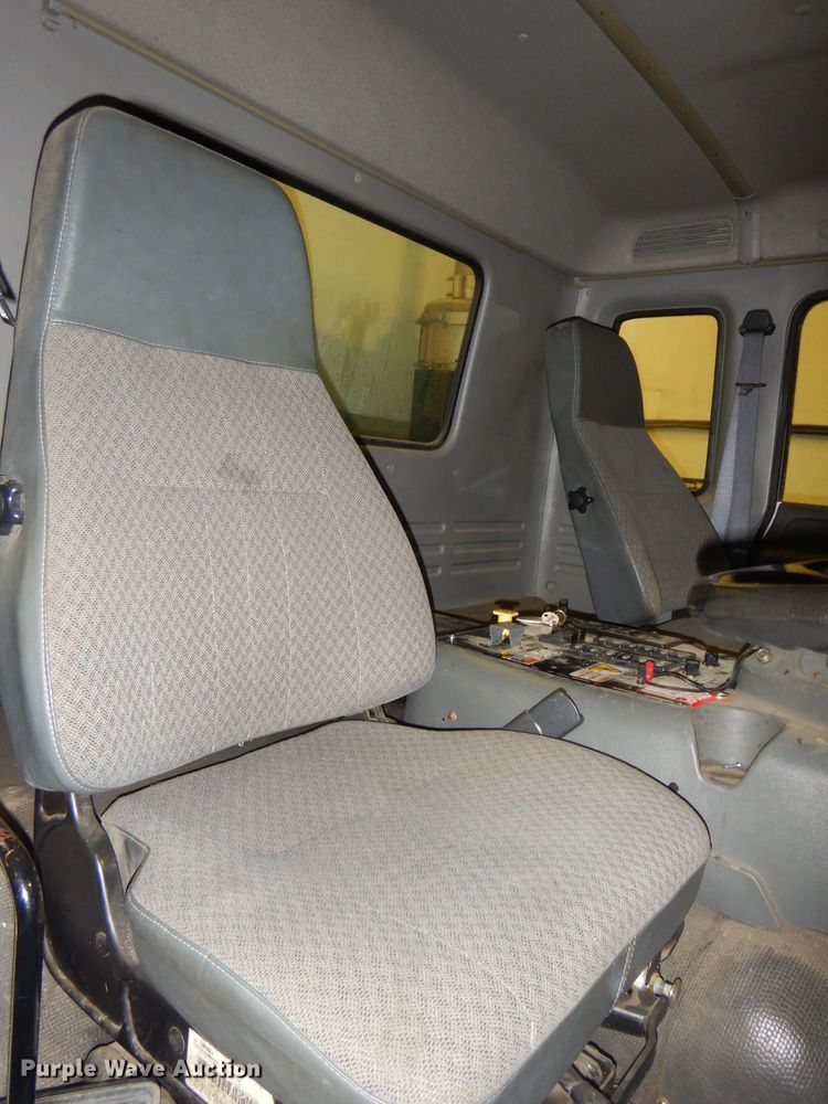 image for item DH4379 2004 GMC T7500 street sweeper truck