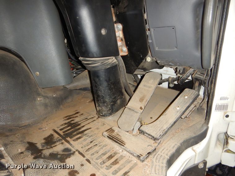 image for item DH4379 2004 GMC T7500 street sweeper truck