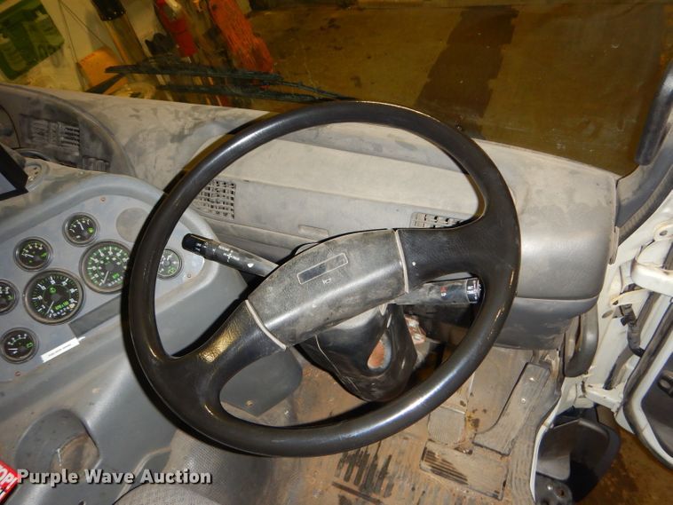 image for item DH4379 2004 GMC T7500 street sweeper truck