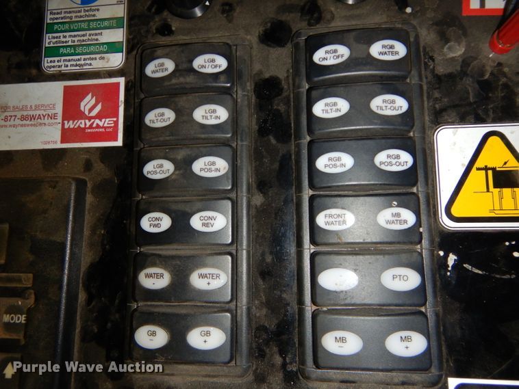 image for item DH4379 2004 GMC T7500 street sweeper truck