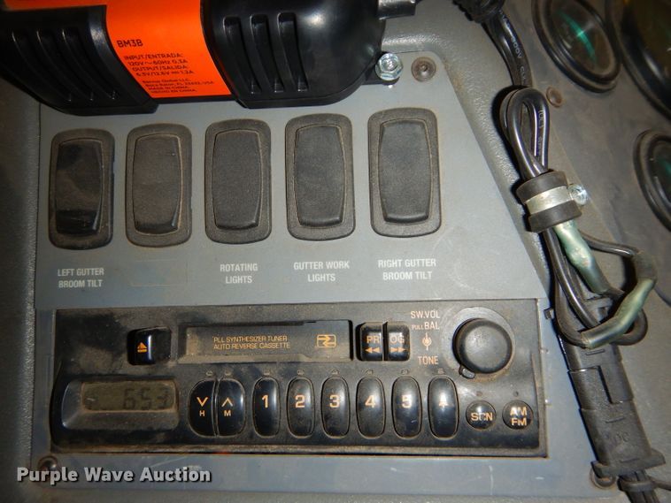 image for item DH4379 2004 GMC T7500 street sweeper truck