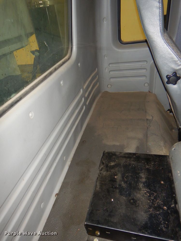 image for item DH4379 2004 GMC T7500 street sweeper truck