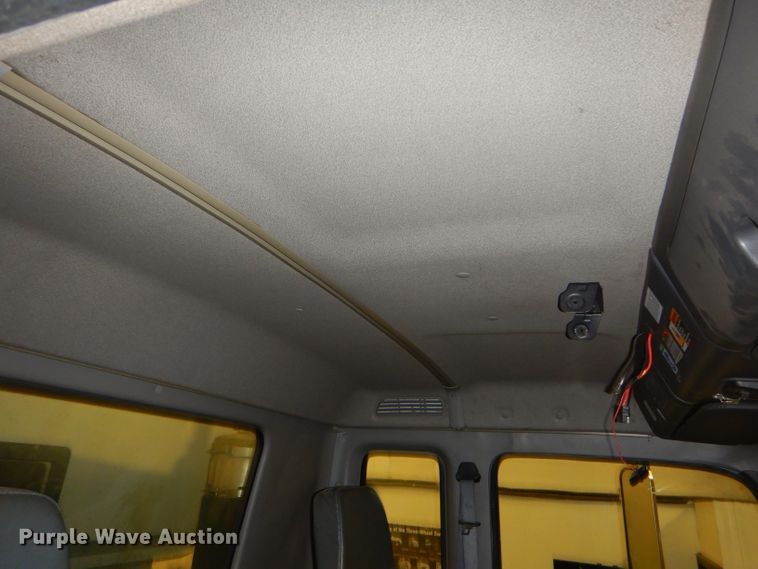 image for item DH4379 2004 GMC T7500 street sweeper truck