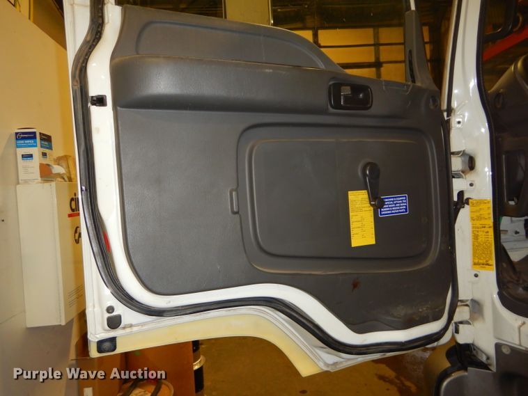 image for item DH4379 2004 GMC T7500 street sweeper truck