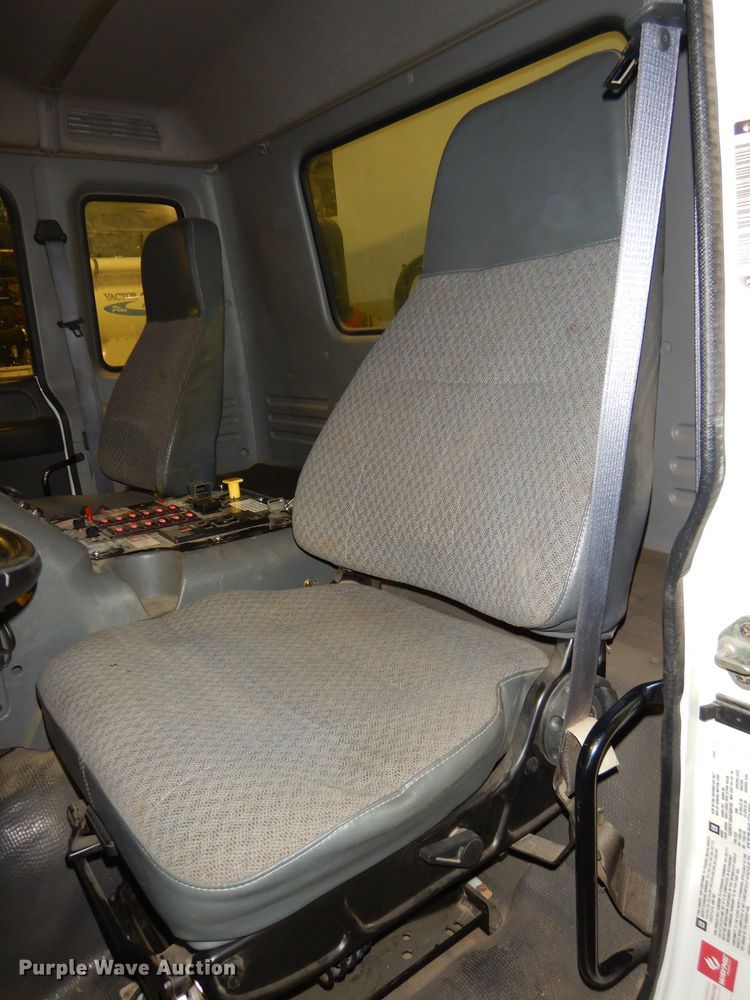 image for item DH4379 2004 GMC T7500 street sweeper truck