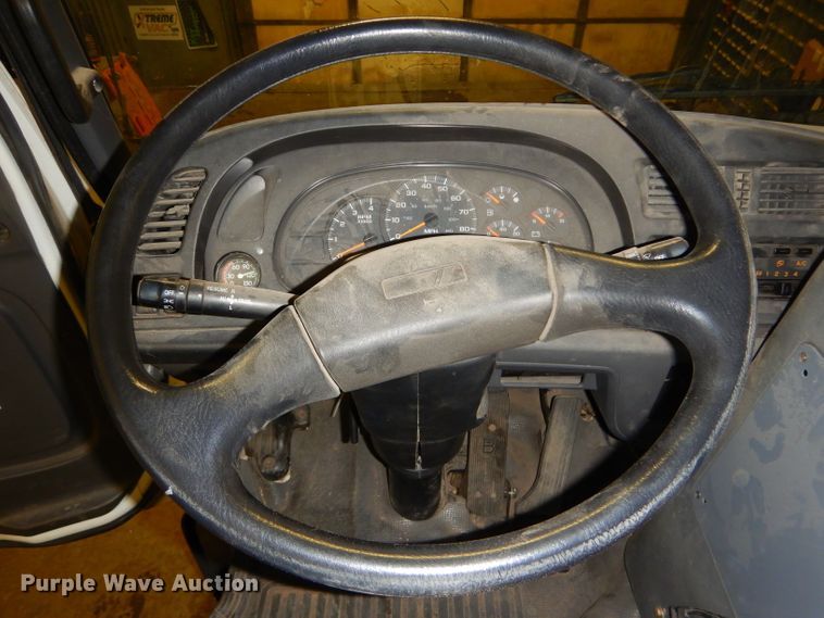 image for item DH4379 2004 GMC T7500 street sweeper truck