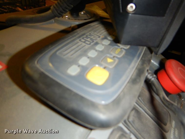 image for item DH4379 2004 GMC T7500 street sweeper truck