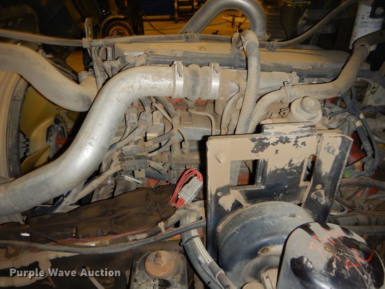 image for item DH4379 2004 GMC T7500 street sweeper truck