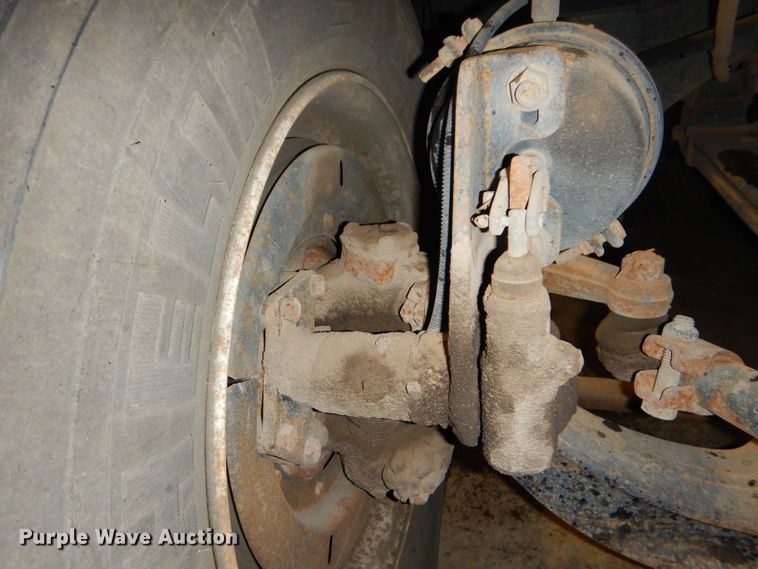 image for item DH4379 2004 GMC T7500 street sweeper truck