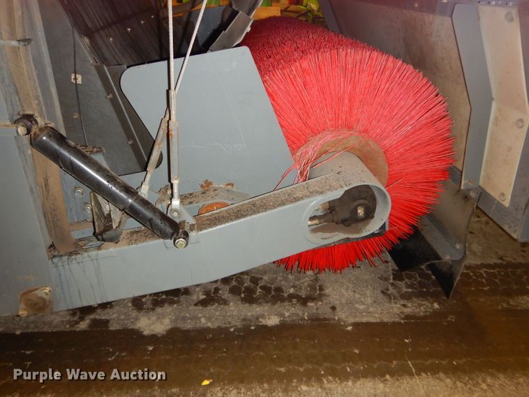 image for item DH4379 2004 GMC T7500 street sweeper truck