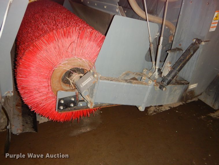 image for item DH4379 2004 GMC T7500 street sweeper truck