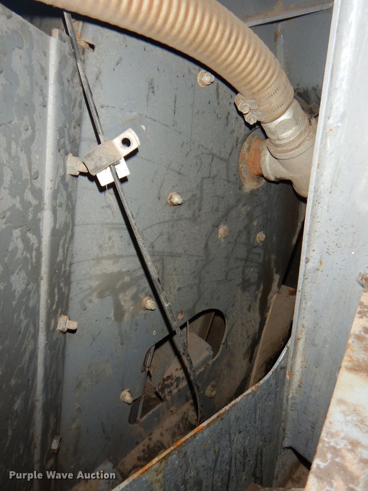 image for item DH4379 2004 GMC T7500 street sweeper truck