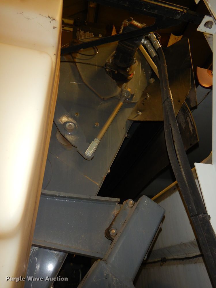 image for item DH4379 2004 GMC T7500 street sweeper truck