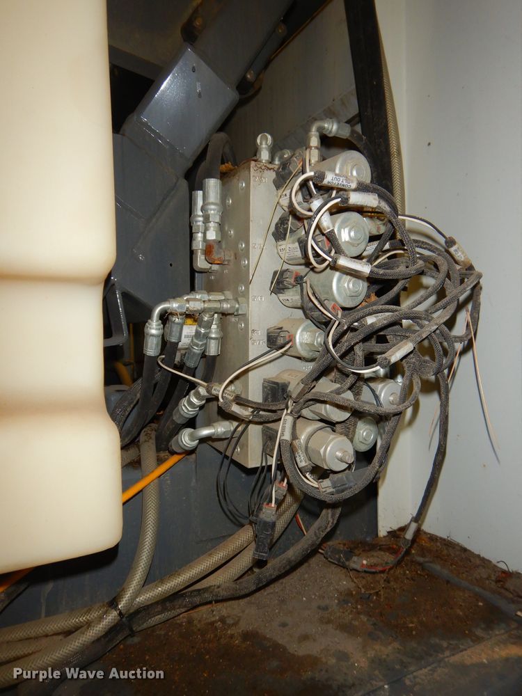 image for item DH4379 2004 GMC T7500 street sweeper truck