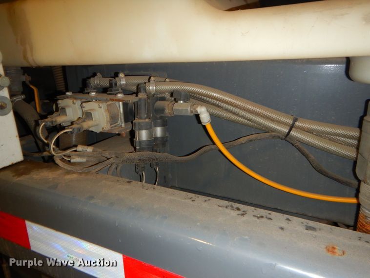 image for item DH4379 2004 GMC T7500 street sweeper truck