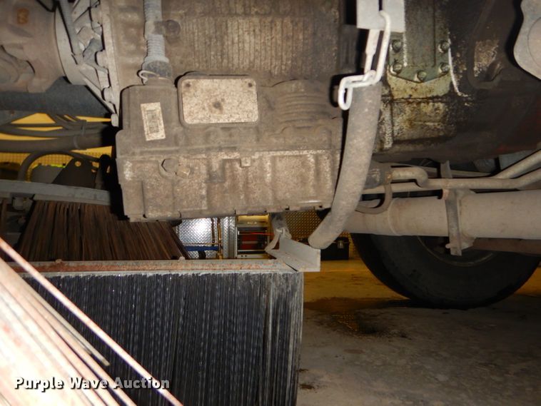 image for item DH4379 2004 GMC T7500 street sweeper truck