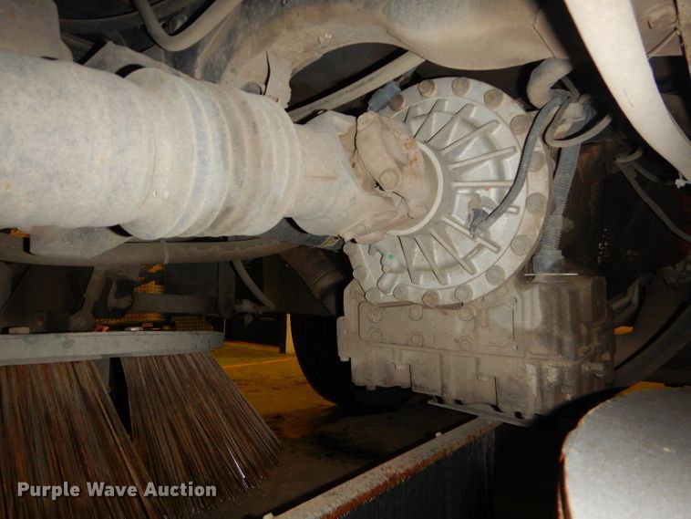 image for item DH4379 2004 GMC T7500 street sweeper truck