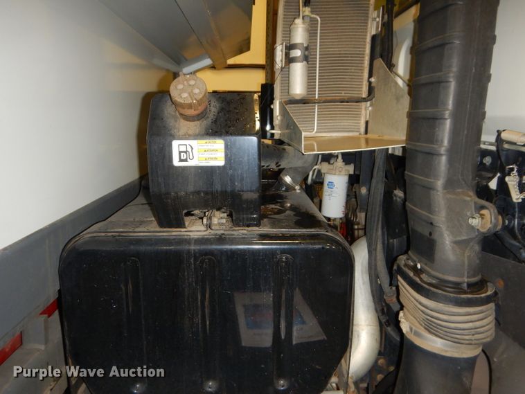 image for item DH4379 2004 GMC T7500 street sweeper truck