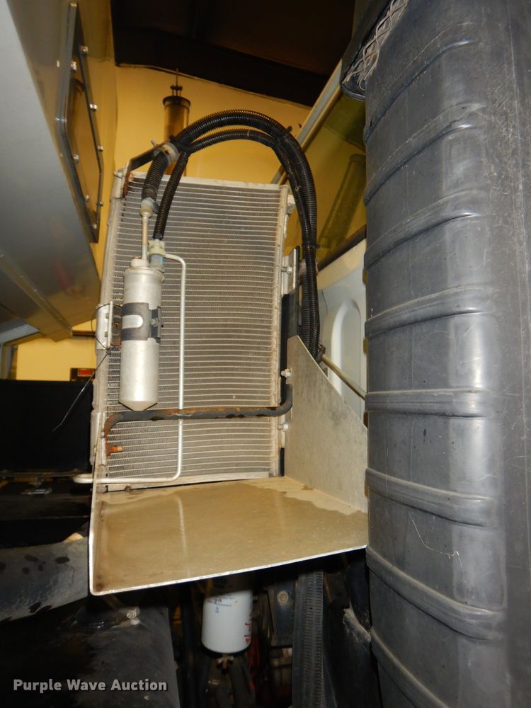 image for item DH4379 2004 GMC T7500 street sweeper truck